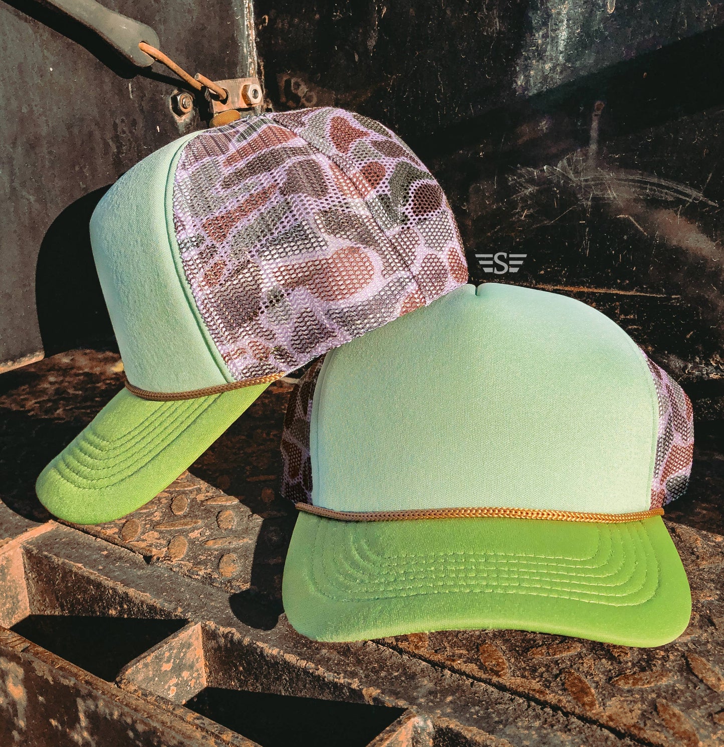Trending Duck Camo Mesh Back Trucker Hat Cap - Green-Pink
