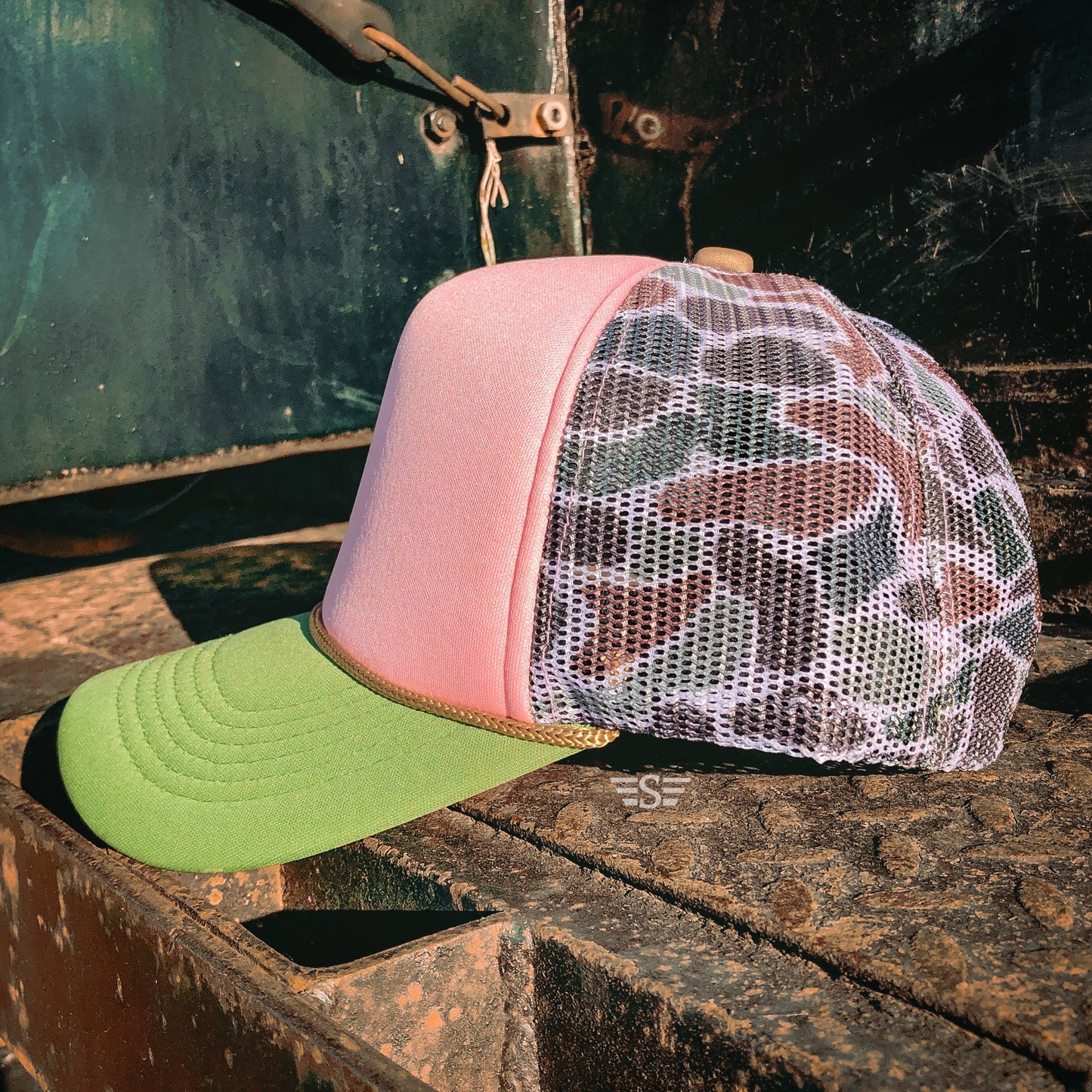 Trending Duck Camo Mesh Back Trucker Hat Cap - Green-Pink