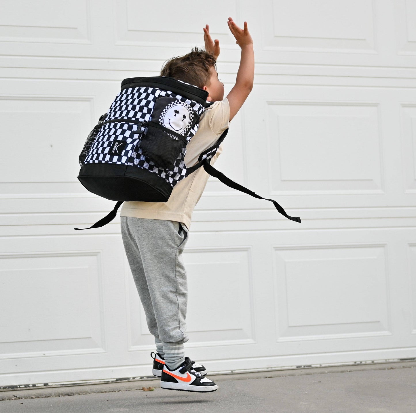 Trendy Wavy Checkered Insulated Multi-Use Backpack Bag